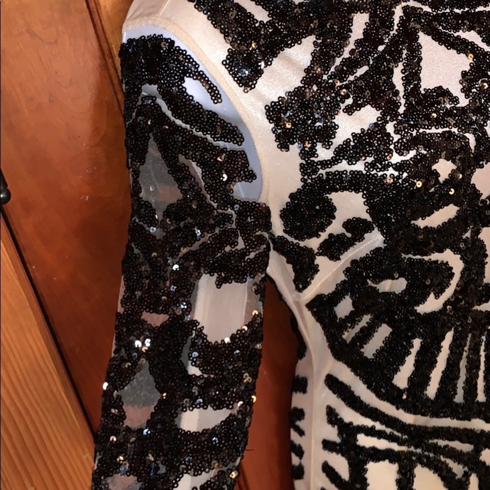 Bebe Dress - Picture 3 of 5